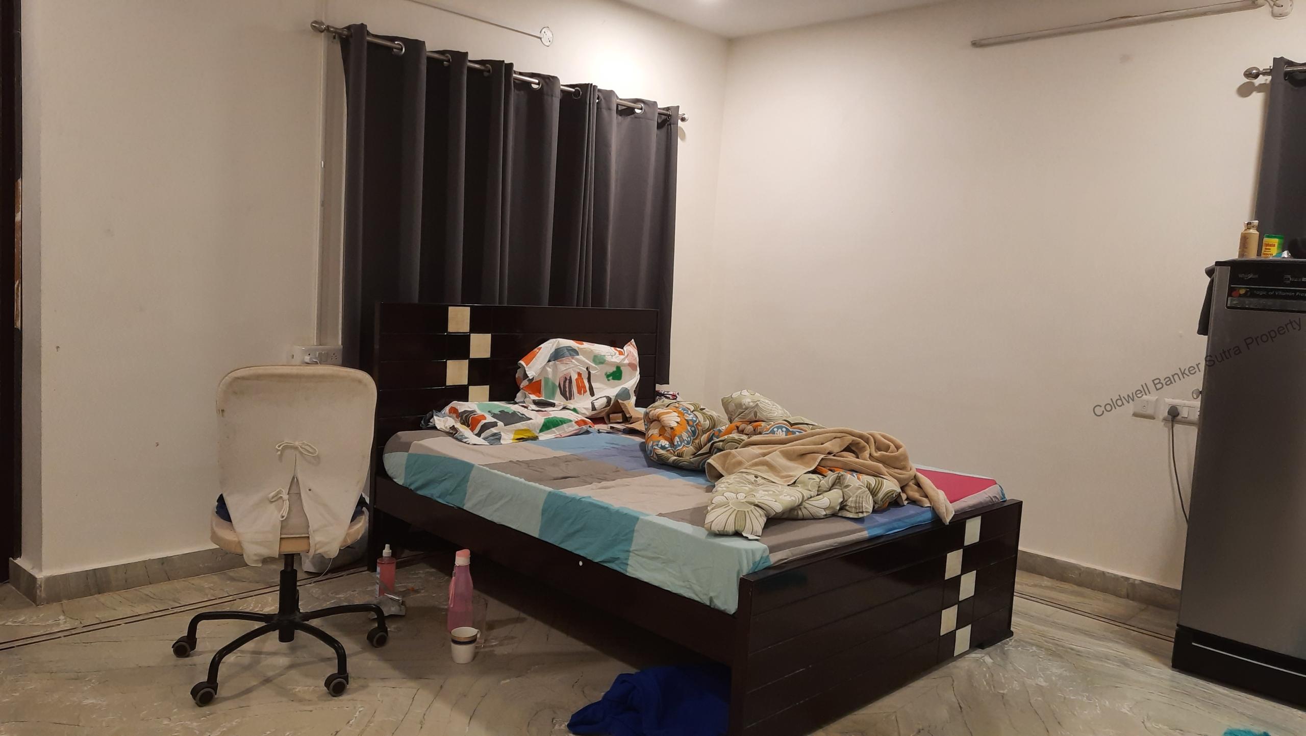 265 Sq. Yard 5 BHK Residential Independent House / Villa for Sale in