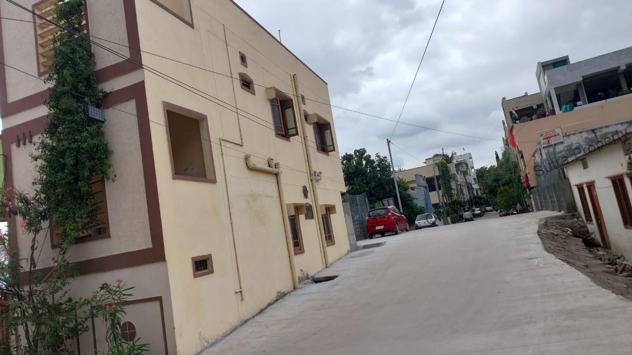 70sqrd-independet-house-uppal-street-view